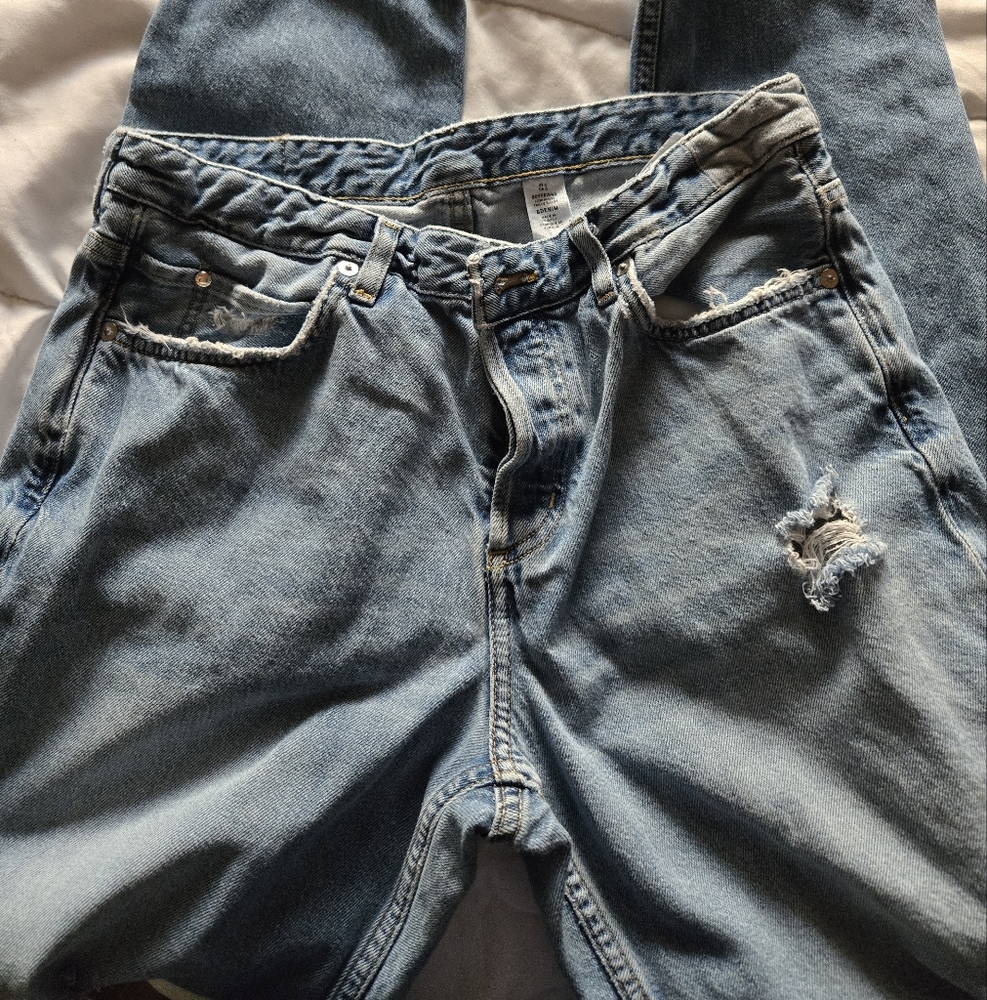 H&M medium washed ripped jeans